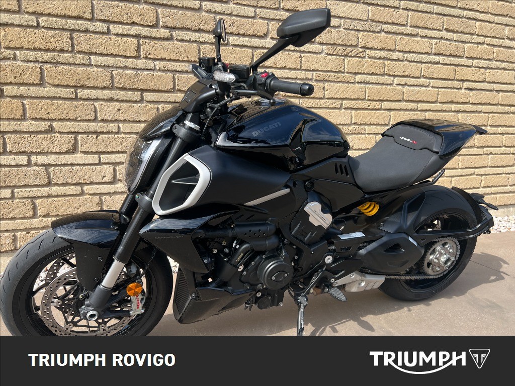 DUCATI Diavel V4 1158 Thrilling Black