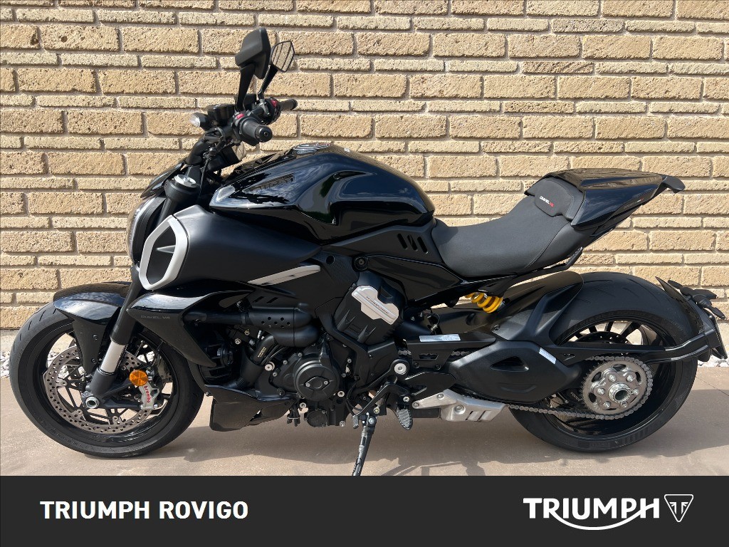 DUCATI Diavel V4 1158 Thrilling Black