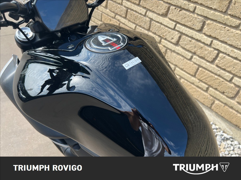 DUCATI Diavel V4 1158 Thrilling Black