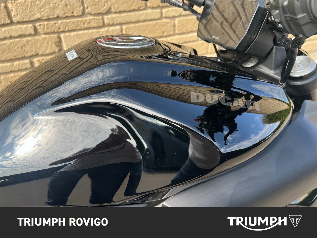 DUCATI Diavel V4 1158 Thrilling Black