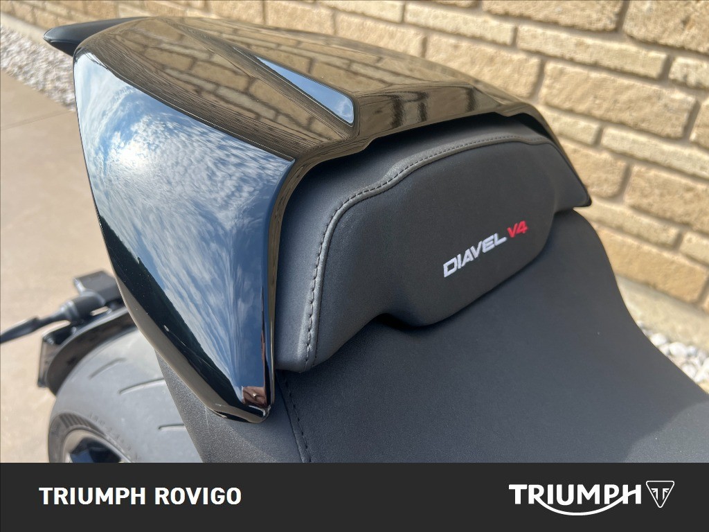 DUCATI Diavel V4 1158 Thrilling Black