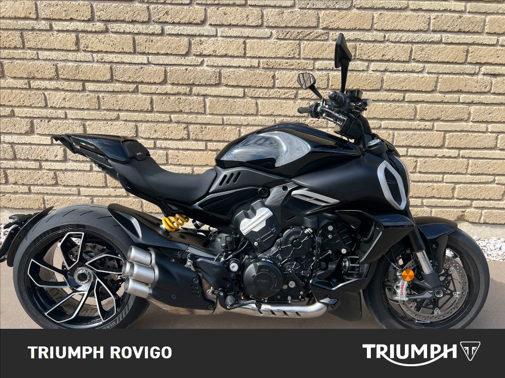 DUCATI Diavel V4 1158 Thrilling Black